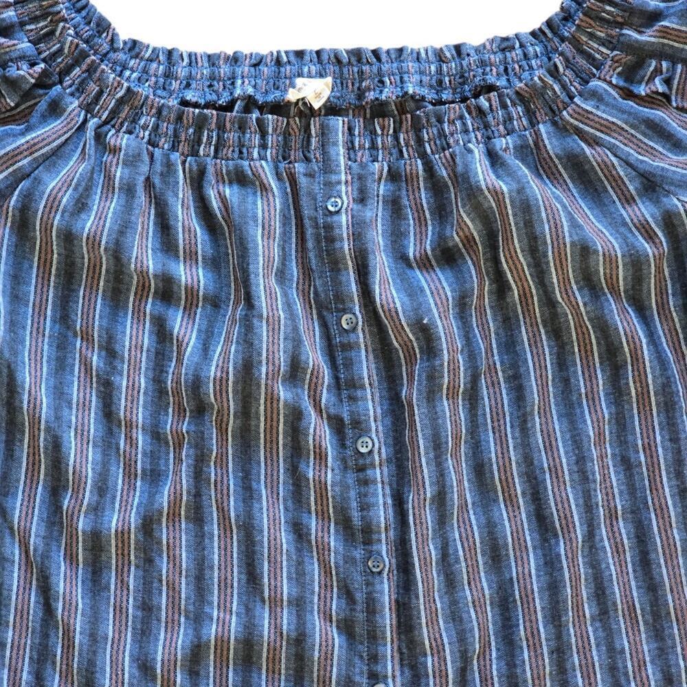 Hem & Thread Blouse - Picture 2 of 6